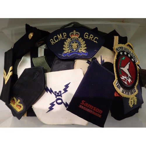 1066 - Mostly British RAF, naval and military patches and epaulettes. P&P Group 1 (£14+VAT for the first lo... 