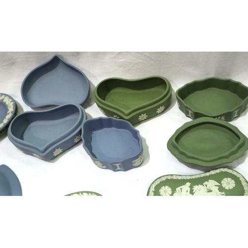 143 - Eight pieces of Wedgwood Jasperware in powder blue and sage green, to include lidded trinket pot. P&... 