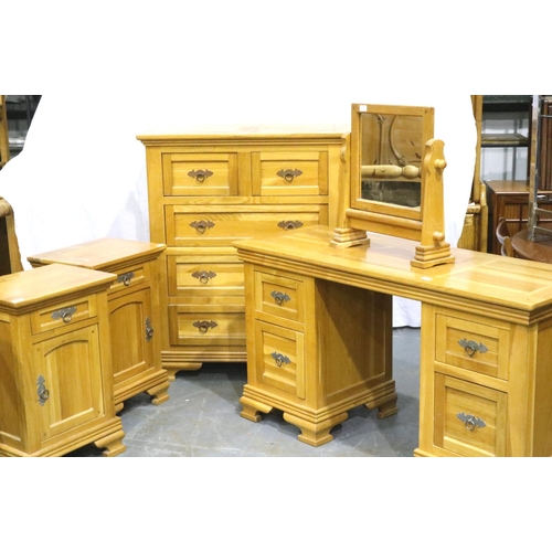 3106 - Frank Hudson suite of modern oak bedroom furniture comprising a chest of five drawers, dressing tabl... 