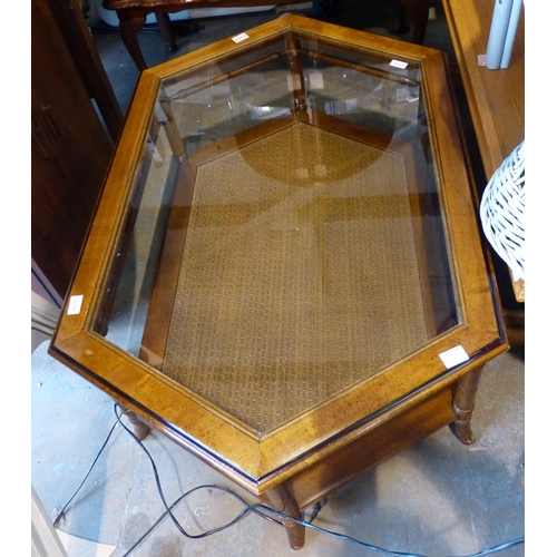 1517A - Hexagonal oak coffee table with glass top. Not available for in-house P&P, contact Paul O'Hea at Mai... 