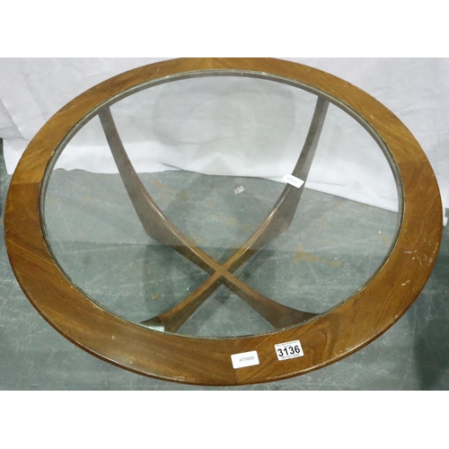 3136 - Presumed G-Plan mid 20th century circular teak coffee table with glass insert, D: 84 cm H: 46 cm. No... 