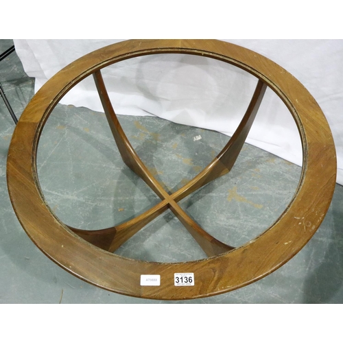 3136 - Presumed G-Plan mid 20th century circular teak coffee table with glass insert, D: 84 cm H: 46 cm. No... 