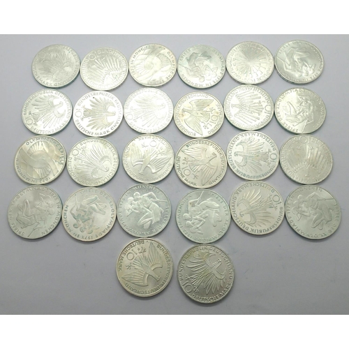 3098 - Twenty six 1974 German Olympic Special Edition 10 mark silver coins. P&P Group 2 (£18+VAT for the fi... 