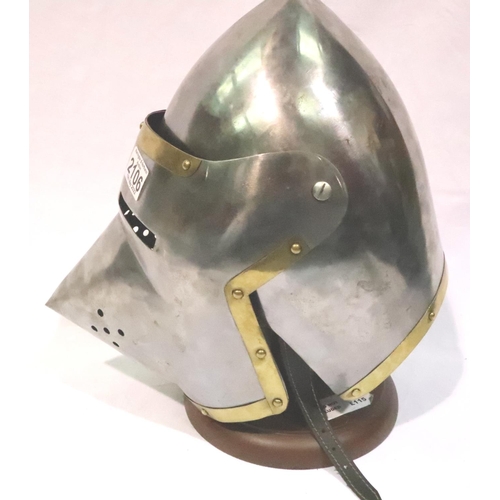 2106 - Reproduction full size knights helmet with leather liner. P&P Group 2 (£18+VAT for the first lot and... 