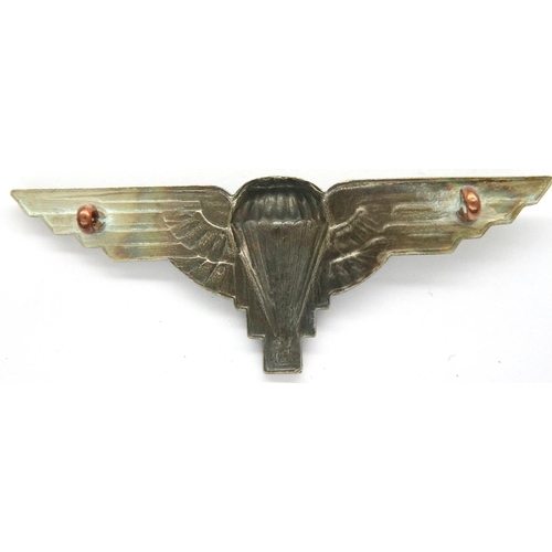 2212 - WWII Free French Paratroopers cap badge, made from an adapted British Parachute Regiment cap badge. ... 