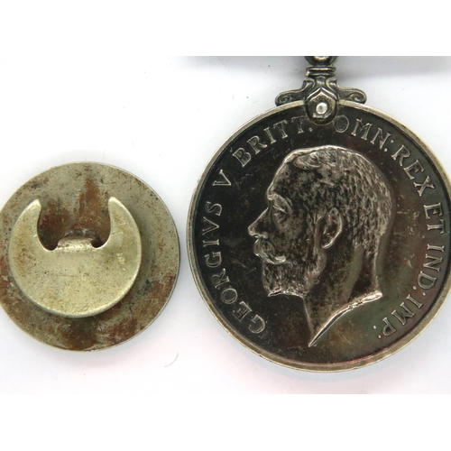 2247 - 7065 PTE J Rowe Notts & Derby Regiment: WWI war medal and a WWII wound badge. P&P Group 1 (£14+VAT f... 