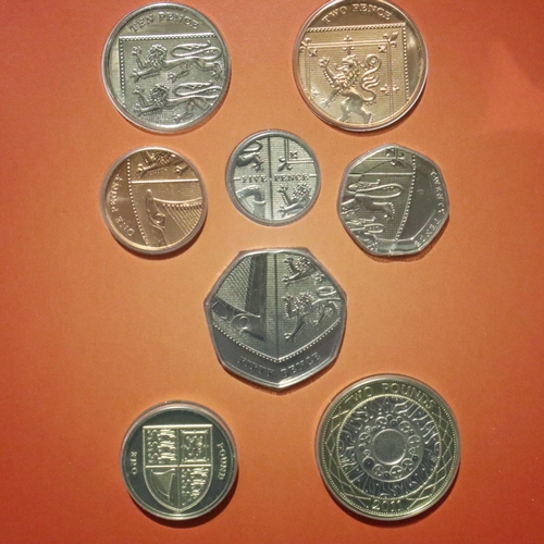 3169 - 2011 coin set. P&P Group 1 (£14+VAT for the first lot and £1+VAT for subsequent lots)