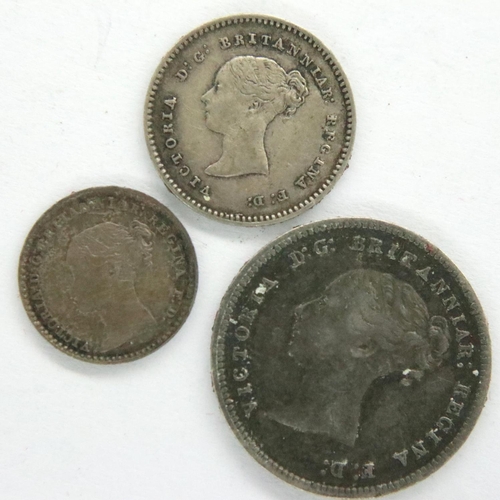 3177 - 1852 Maundy part set (3 coins) of Queen Victoria. P&P Group 1 (£14+VAT for the first lot and £1+VAT ... 