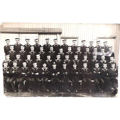 2091 - Vintage military photographs including crew of HMS Vincent. P&P group 1 (£14 + VAT for the first lot... 