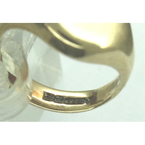 19 - 9ct gold small signet ring, size F/G, 5.5g. P&P Group 1 (£14+VAT for the first lot and £1+VAT for su... 