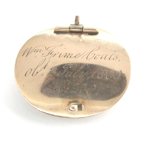 59 - Georgian gold mourning brooch, with inscription 1809, 4.1g. P&P Group 1 (£14+VAT for the first lot a... 