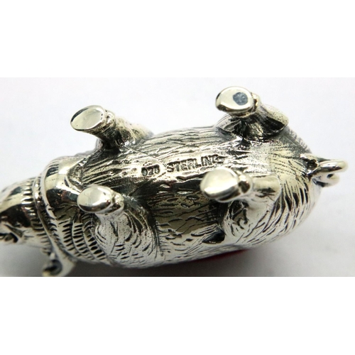 104 - 925 silver pig pin cushion, L: 40 mm. P&P Group 1 (£14+VAT for the first lot and £1+VAT for subseque... 