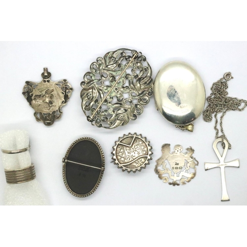 67 - Mixed Hallmarked and sterling silver jewellery, including a Victorian style locket, boxed Jasperware... 