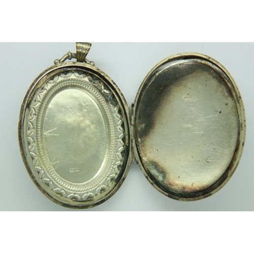 67 - Mixed Hallmarked and sterling silver jewellery, including a Victorian style locket, boxed Jasperware... 