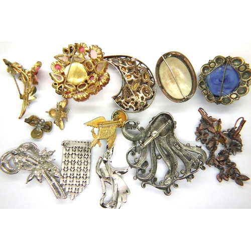 75 - Collection of mixed costume jewellery brooches. P&P Group 1 (£14+VAT for the first lot and £1+VAT fo... 