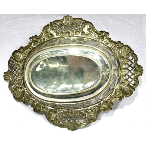 93 - Hallmarked silver pierced dish, Birmingham assay 1913, L: 15 cm, 39g. P&P Group 1 (£14+VAT for the f... 