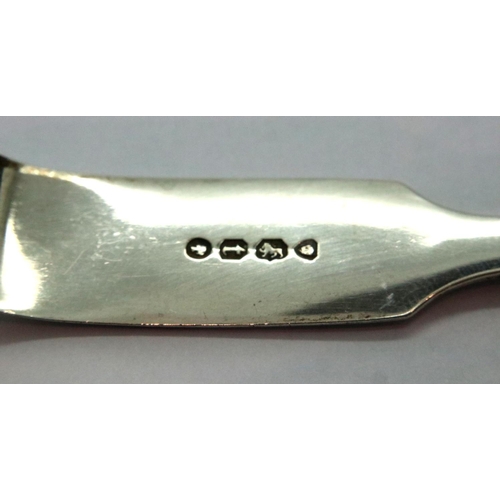 96 - Hallmarked silver sugar tongs, London assay, 50g. P&P Group 1 (£14+VAT for the first lot and £1+VAT ... 