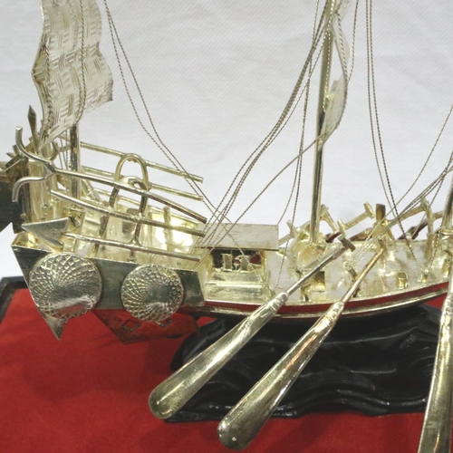 98 - White metal Chinese war junk in glass case, 145g. P&P Group 2 (£18+VAT for the first lot and £3+VAT ... 