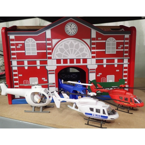 1122 - Childs toys to include helicopters. Not available for in-house P&P, contact Paul O'Hea at Mailboxes ... 