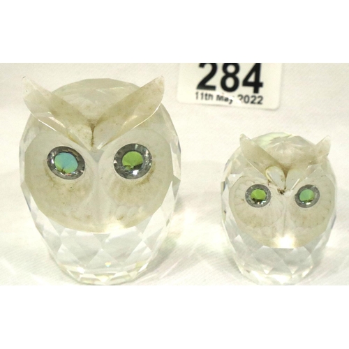 284 - Two Swarovski glass Owls, tallest H: 60 mm. P&P Group 1 (£14+VAT for the first lot and £1+VAT for su... 