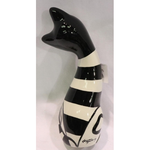 243 - Lorna Bailey cat, Humbug, H: 18 cm. No cracks, chips or visible restoration. P&P Group 1 (£14+VAT fo... 