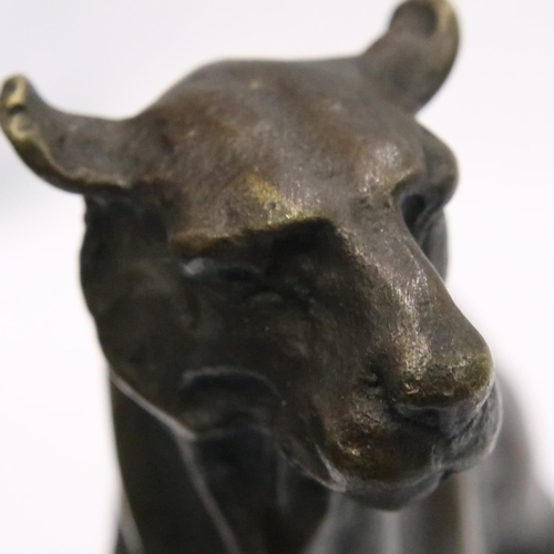 260 - Bronze Panther on marble base, signed, H: 18 cm. P&P Group 2 (£18+VAT for the first lot and £3+VAT f... 