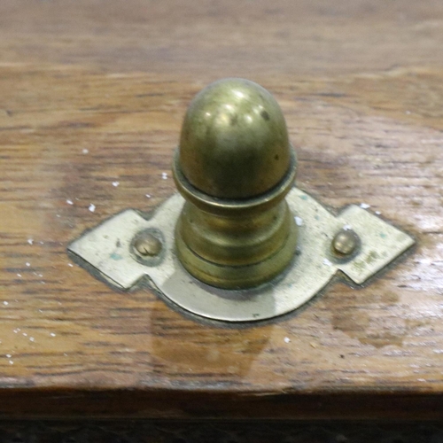 267 - 19th Century oak framed portico dinner gong with large brass bell and hammer, H: 30 cm. P&P Group 3 ... 