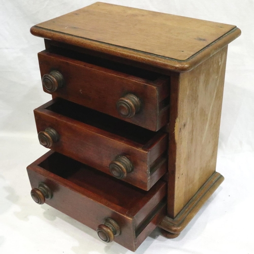 279 - Small chest of drawers and a carved wooden box. P&P Group 3 (£25+VAT for the first lot and £5+VAT fo... 