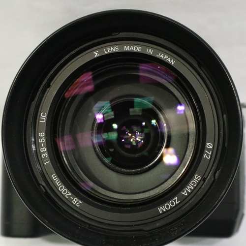 288 - Nikon D70S with Sigma aspherical 28-200 MMD 3.8-5.6 UC lens in camera bag. Appears to be in working ... 