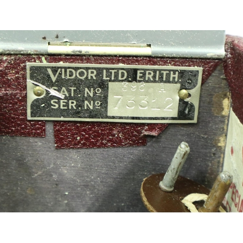 351 - Early Vidor suitcase battery radio. P&P Group 3 (£25+VAT for the first lot and £5+VAT for subsequent... 