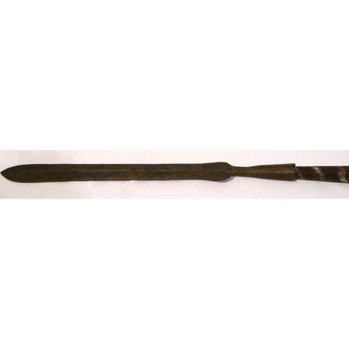 2179 - 19th century Maori style spear with steel tip and balance. P&P Group 3 (£25+VAT for the first lot an... 