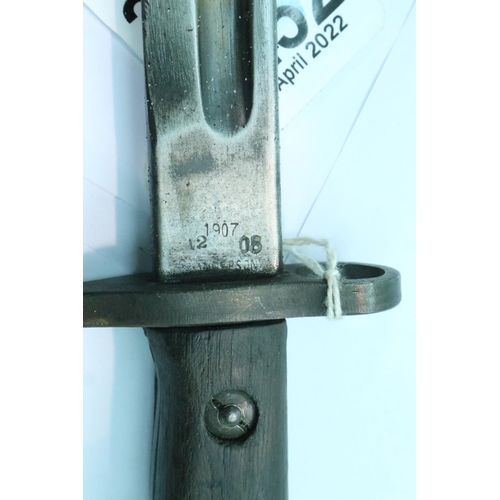 2184 - British Sanderson 1907 pattern hooked quillon bayonet, dated 1908. P&P Group 2 (£18+VAT for the firs... 