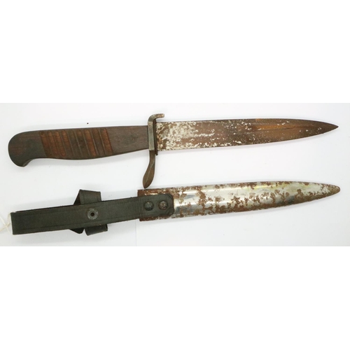 2186 - WWI Imperial German close combat knife, also used during WWII, maker name to the blade. P&P Group 1 ... 