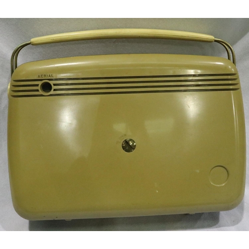 358 - Bush TR82B radio. P&P Group 3 (£25+VAT for the first lot and £5+VAT for subsequent lots)