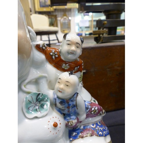 250 - Large Chinese ceramic Buddha, H: 25 cm. No crazing slight paint loss to rear, no chips, cracks or vi... 