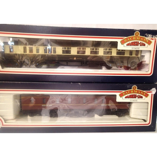 2186 - Two Bachmann coaches: GWR Collett chocolate/crea, KMS: 50ft Full Parcels maroon. Both in very good c... 