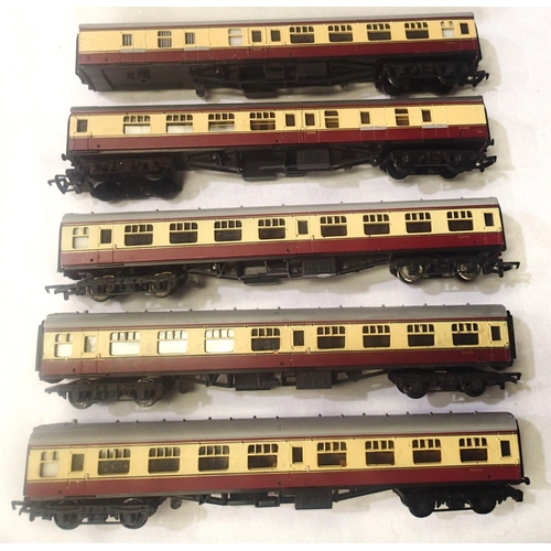 2188 - Five Bachmann/Mainline blood/custard BR MK1 coaches. Fair to good condition, one missing bogie, unbo... 