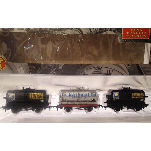 2192 - Bachmann 32-526 Tank Traffic Classics, set of three National Benzole, very good to excellent conditi... 