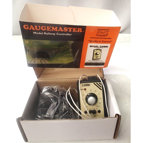 2212 - Gaugemaster model combi controller, boxed. P&P Group 1 (£14+VAT for the first lot and £1+VAT for sub... 