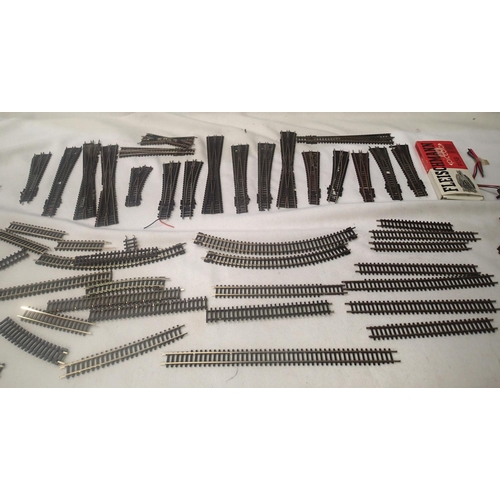 2213 - N gauge track and points comprising 20x points and crossings and assorted track. Mostly in good/used... 