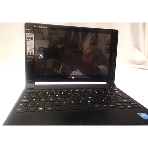 2224 - Lenovo laptop on Windows 8. P&P Group 2 (£18+VAT for the first lot and £3+VAT for subsequent lots)