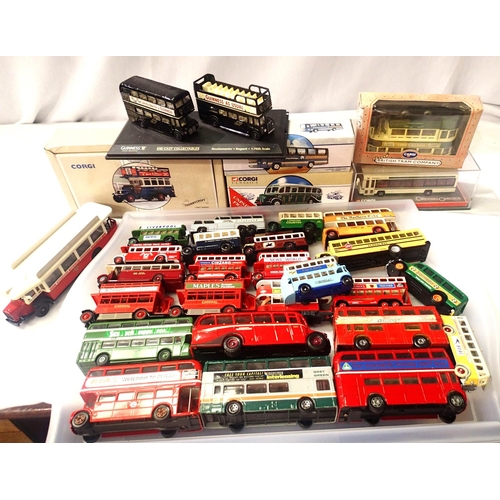 2063 - Selection of thirty model buses and trams, five boxed, mostly very good condition. P&P Group 1 (£14+... 