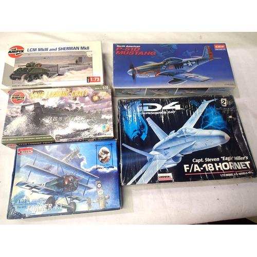 2082 - Five plastic kits to include Roden, Airfix and Sherman landing craft. Appear complete and some seale... 