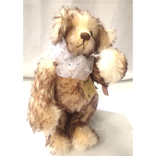 2089 - Grisly bear by Susan R Greary, Peanut Butter with tag, H: 33 cm. P&P Group 1 (£14+VAT for the first ... 