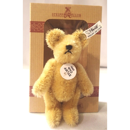 2100 - Steiff Club 2000 bear, replica 1922 bear, H: 10 cm, excellent condition. P&P Group 1 (£14+VAT for th... 