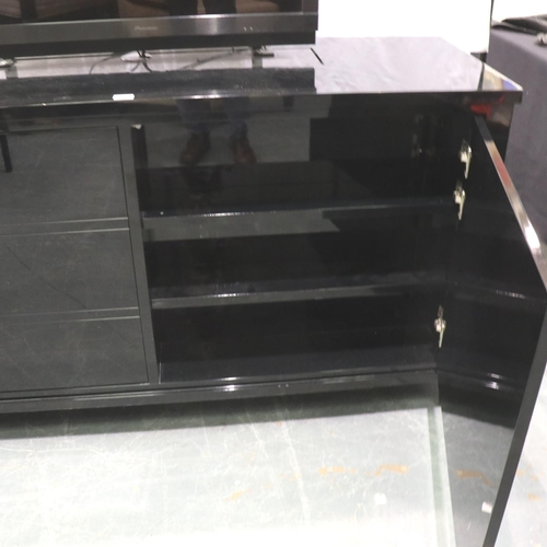 3139 - A modern black gloss two-door television cabinet with lift, H: 165 x 55 x 90 cm. Not available for i... 