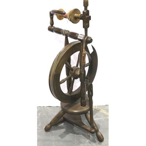 3147 - A 20th century stained pine spinning wheel, overall H: 104 cm. Not available for in-house P&P, conta... 