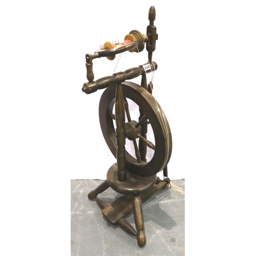 3147 - A 20th century stained pine spinning wheel, overall H: 104 cm. Not available for in-house P&P, conta... 