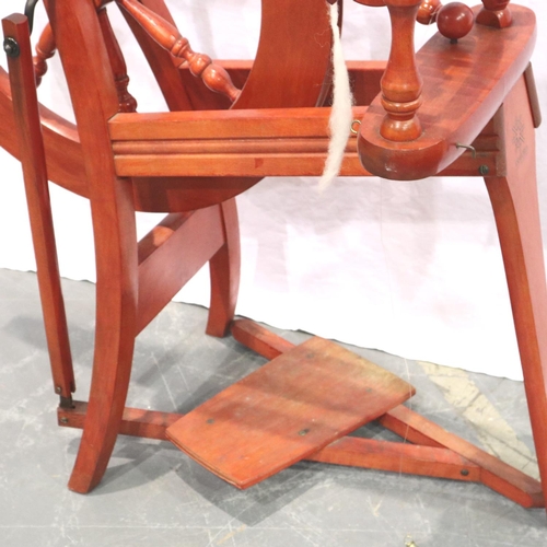 3148 - An Ashford red-stained beech spinning wheel, overall H: 85 cm. Not available for in-house P&P, conta... 