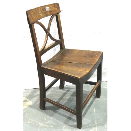 3159 - An 18th century elm chair, with crossed backrest and curved seat. Not available for in-house P&P, co... 